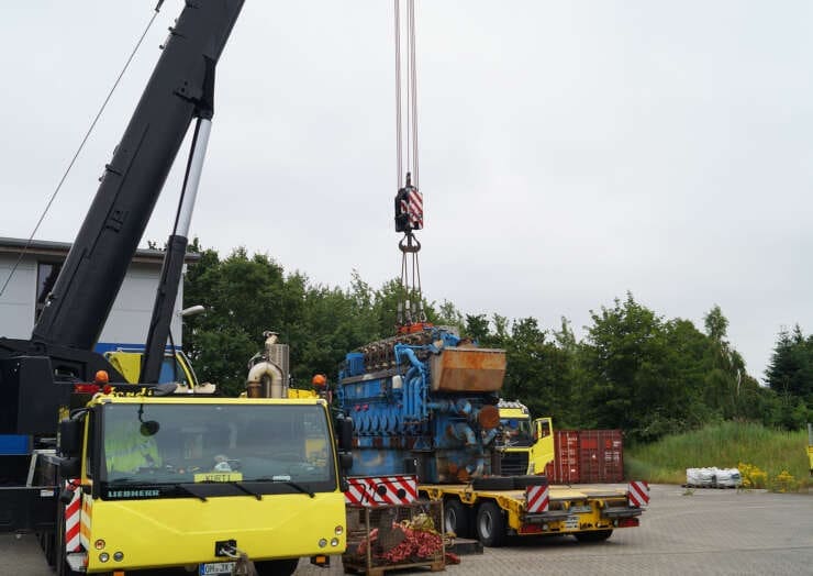 Transport von Schiffsmotoren